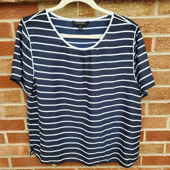 Banana Republic Blue and White Striped Short Sleeve Career Shirt Women's Size M - Picture 1 of 6